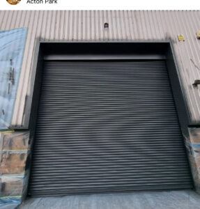 Roller shutter spray painting image