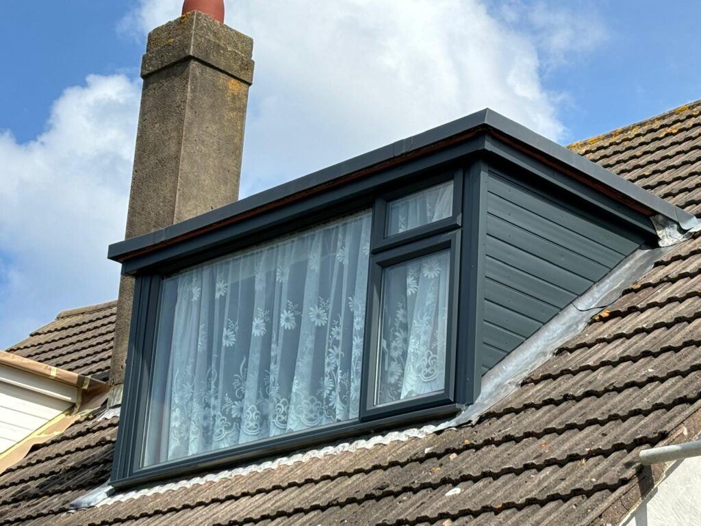 UPVC roof window spraying image